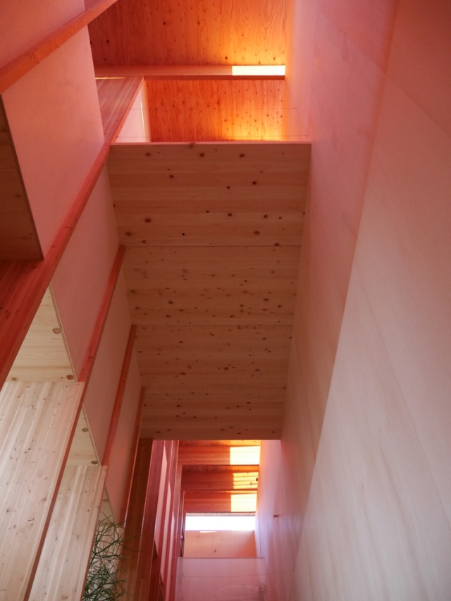 Необычное строение без окон в японском городе Тойота