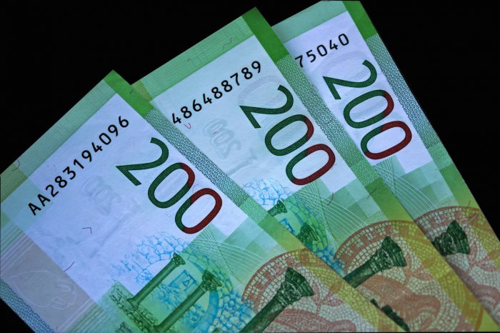 Мужик продаёт уникальную купюру
