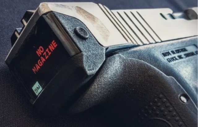 Пистолет Glock 17 с электронным счётчиком боеприпасов