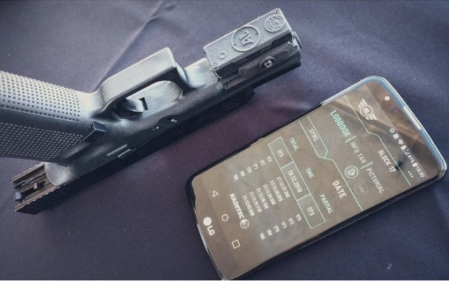 Пистолет Glock 17 с электронным счётчиком боеприпасов