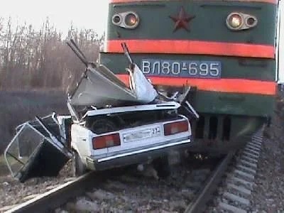 Как машинист готовится к столкновению с авто