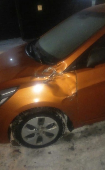 Злоумышленники сбросили на автомобили металлическую дверь с 27-го этажа в Мурино
