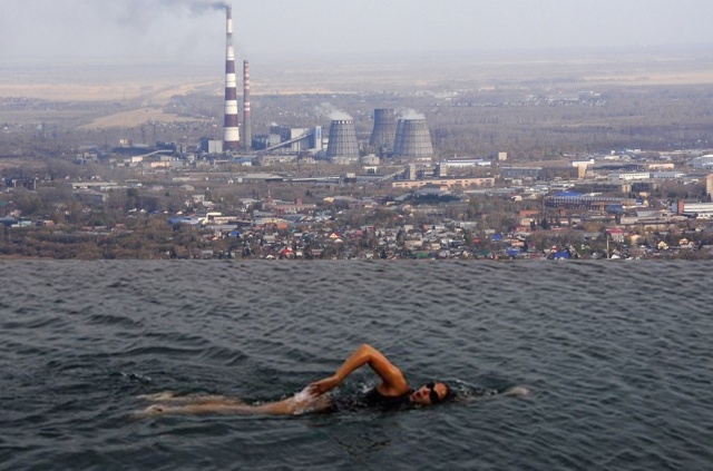 Если бы в Омске были открытые бассейны с видом на город