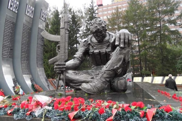 Новый памятник на мемориальном комплексе в Салавате возмутил жителей города