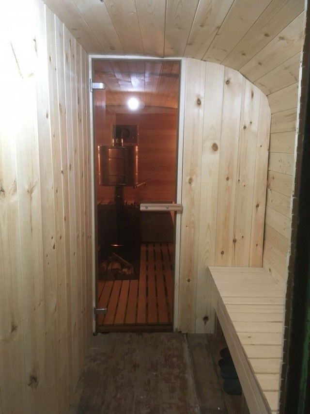 Из старого кузова получилась отличная баня