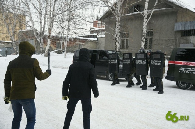 Школьникам показали, как военная полиция разгоняет митинги