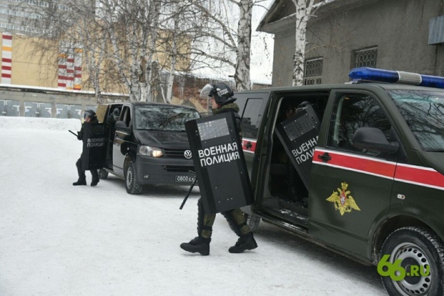 Школьникам показали, как военная полиция разгоняет митинги