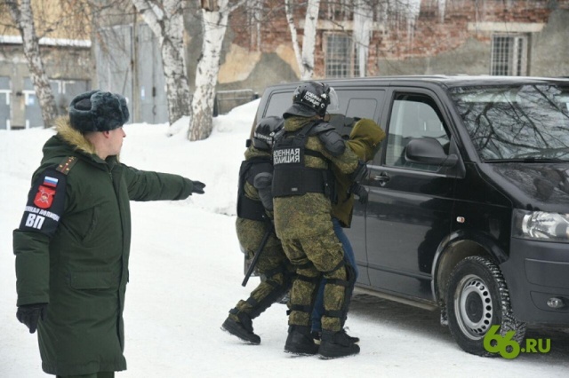 Школьникам показали, как военная полиция разгоняет митинги