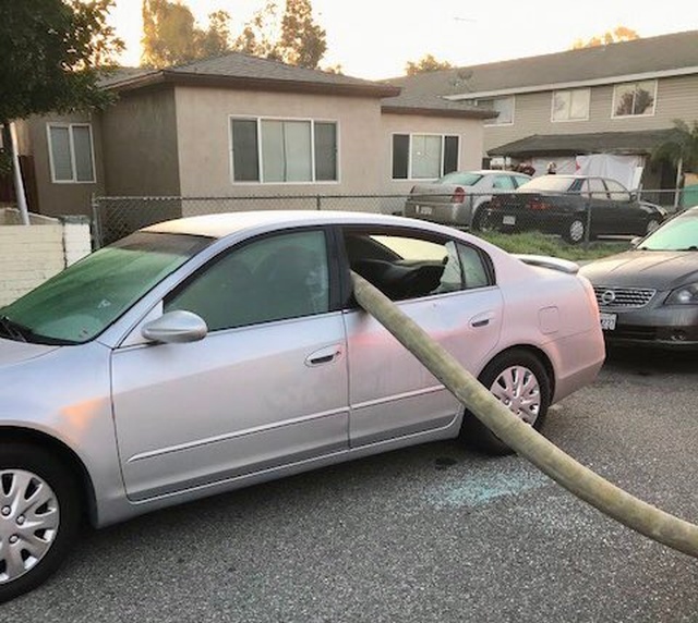 Не следует парковаться у пожарного гидранта