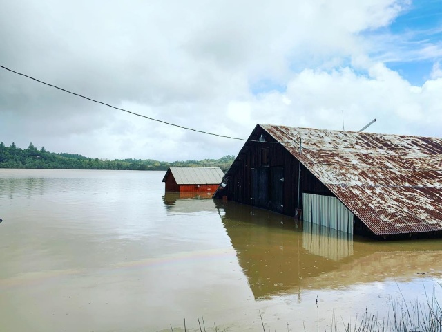 "Русская река" вышла из берегов и затопила север Калифорнии