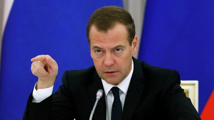 Медведев: "Скоро экономика России приобретет мощную гравитацию"    