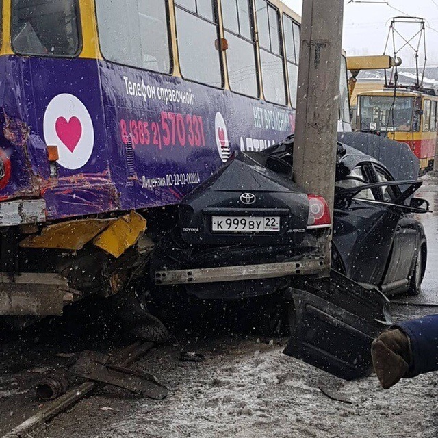 Хотел проскочить перед трамваем, но не вышло