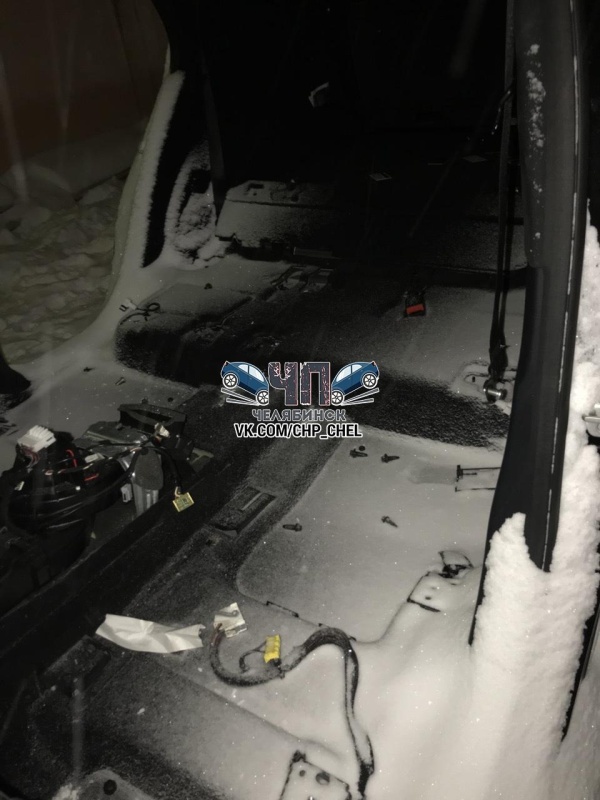 В Челябинске злоумышленники разобрали внедорожник Mercedes за одну ночь