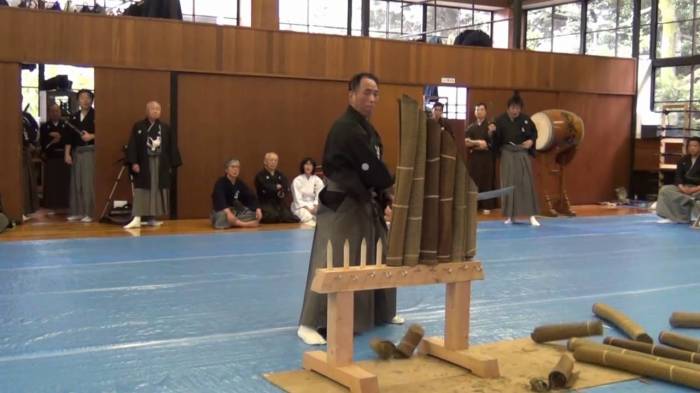 Как самураи тестировали остроту меча Как самураи тестировали остроту меча