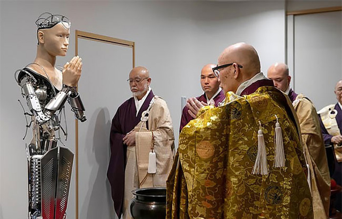 Роботы-проповедники разных конфессий