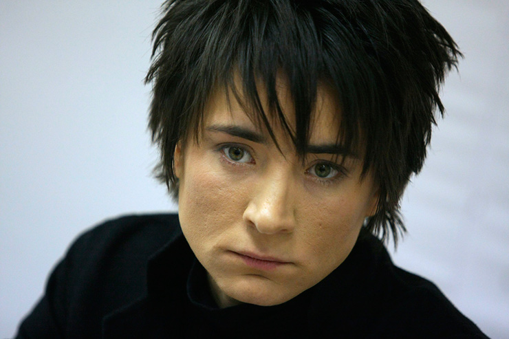 Знаменитости, которые поднимали руку на поклонников