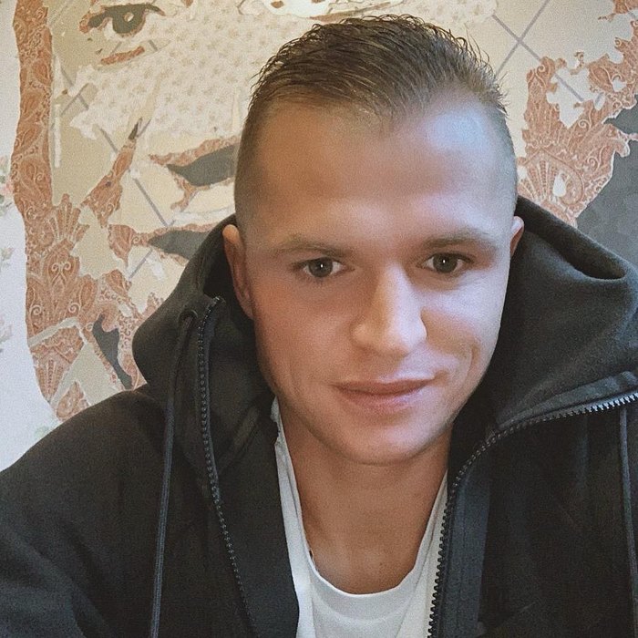 Знаменитости, которые поднимали руку на поклонников