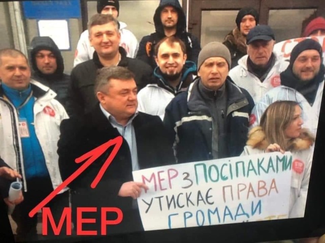 Олег Омульчук, мэр украинского города Олевск, пришел на митинг "против себя"