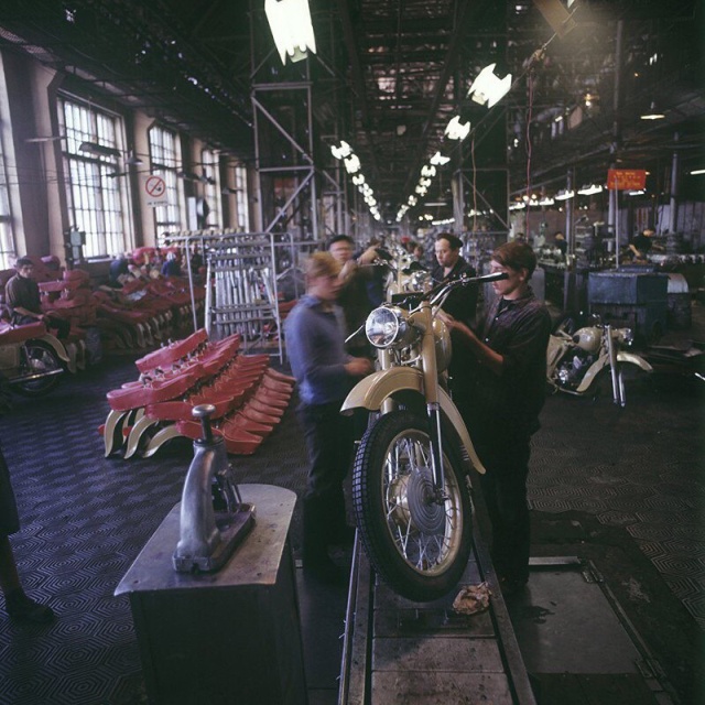 Архивные фотографии и моменты из прошлого