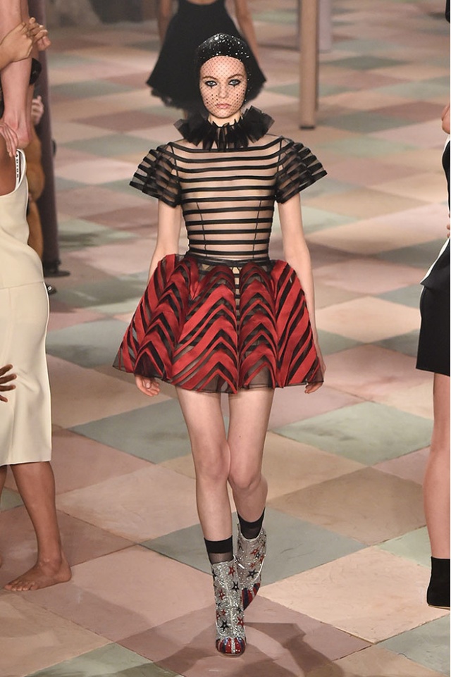 Самые откровенные и смелые наряды прошлых "Недель моды"