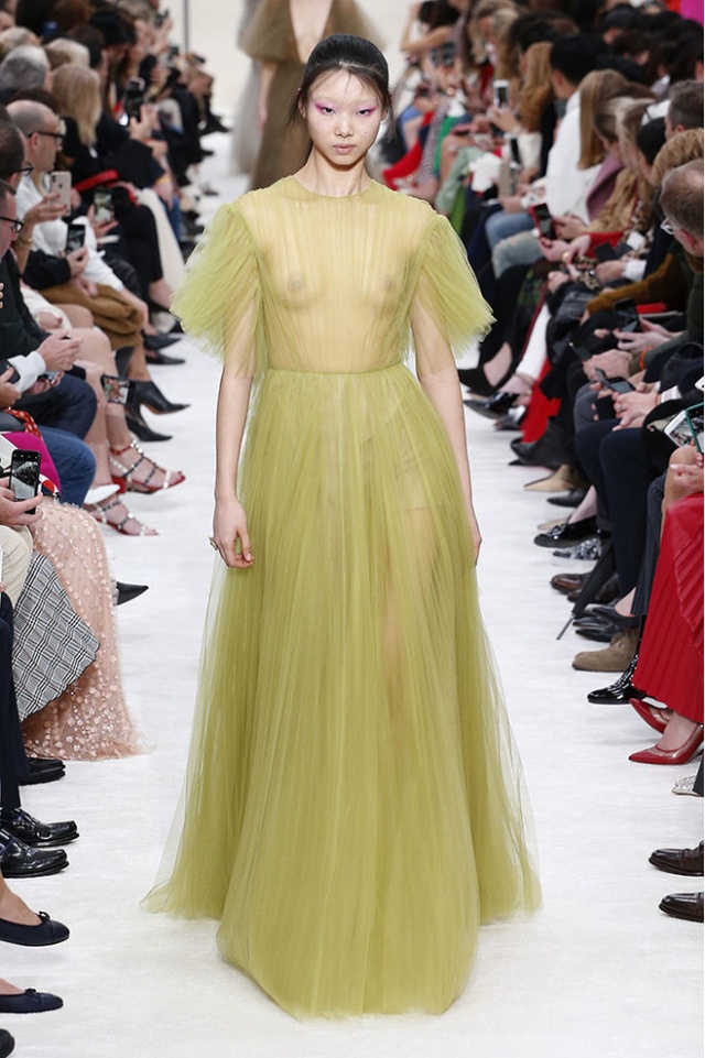 Самые откровенные и смелые наряды прошлых "Недель моды"