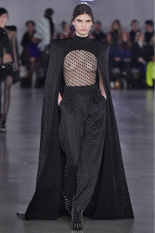 Самые откровенные и смелые наряды прошлых "Недель моды"