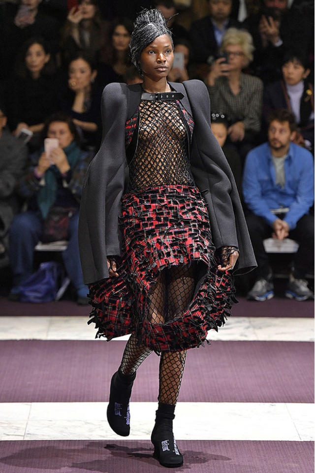 Самые откровенные и смелые наряды прошлых "Недель моды"