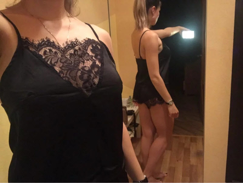 Девушки демонстрируют белье, купленное на Алиэкспресс
