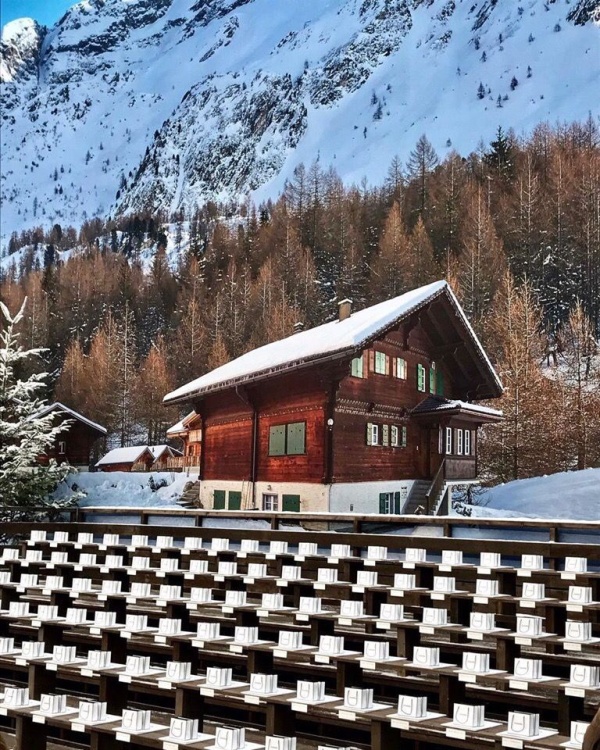 Удивительные декорации на показе мод от Chanel