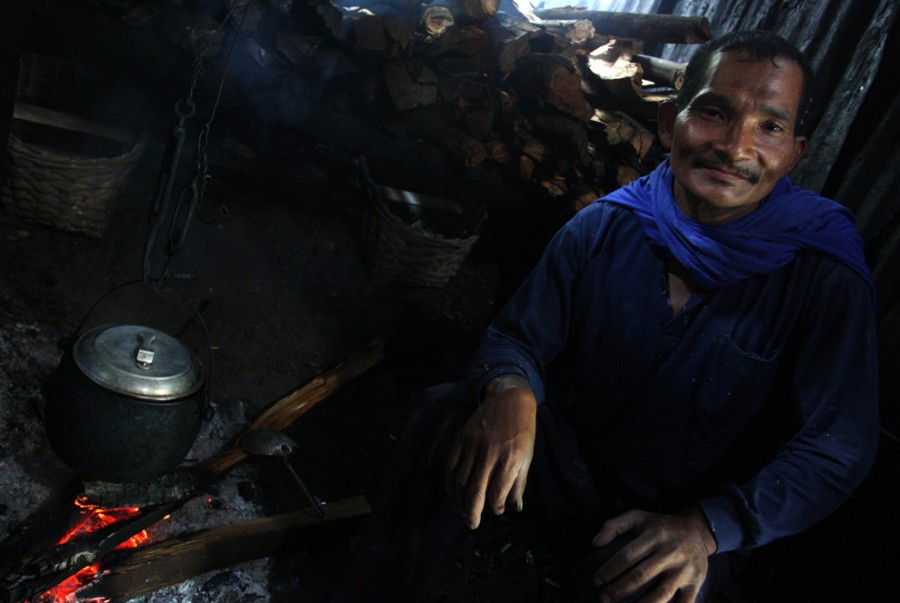 Как в Индонезии добывают серу Как в Индонезии добывают серу