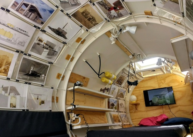 Необычное жилище из старого дизельного бака