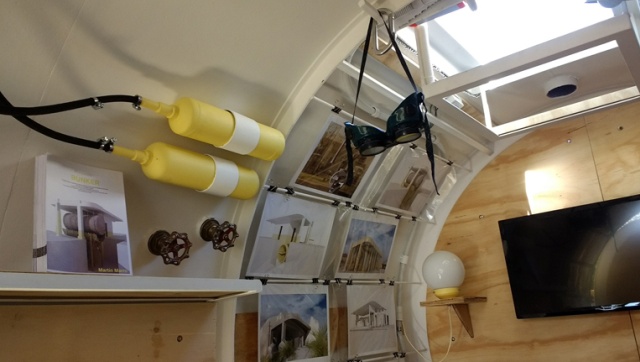 Необычное жилище из старого дизельного бака