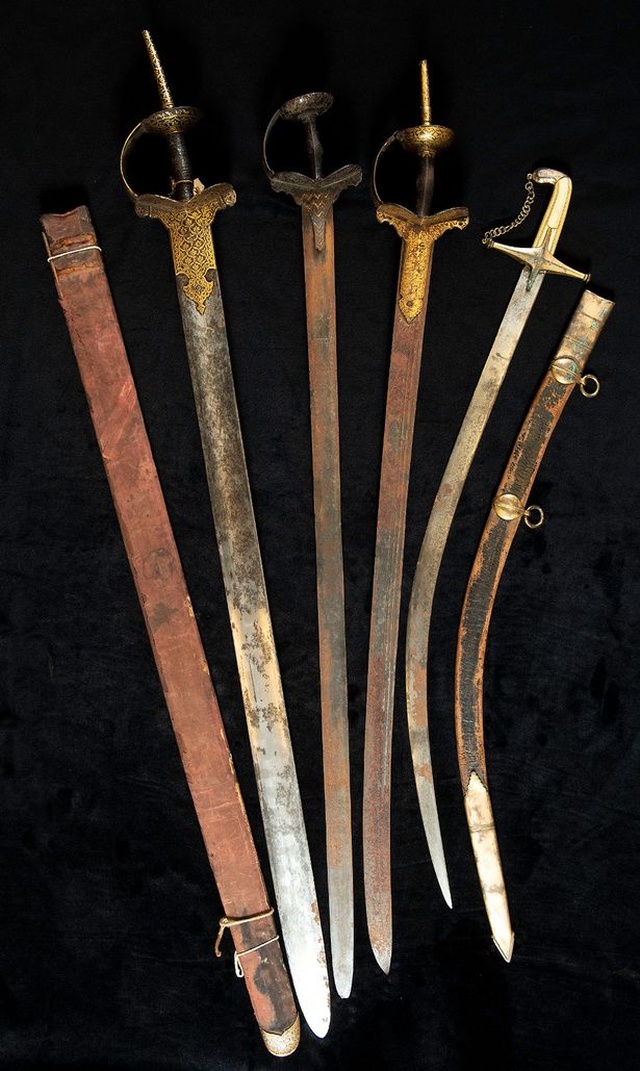 Семейная пара из Великобритании нашла бесценные реликвии на чердаке Семейная пара из Великобритании нашла бесценные реликвии на чердаке