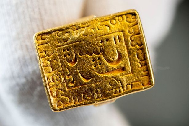 Семейная пара из Великобритании нашла бесценные реликвии на чердаке Семейная пара из Великобритании нашла бесценные реликвии на чердаке