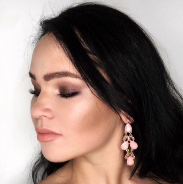 Как вы думаете, кем работает эта девушка из Новосибирска?