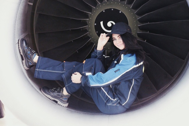 Как вы думаете, кем работает эта девушка из Новосибирска?