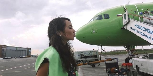Как вы думаете, кем работает эта девушка из Новосибирска?