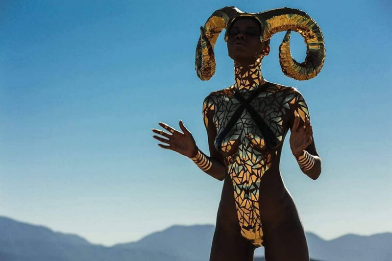 Купальники из изоленты актуальны и в 2019 году