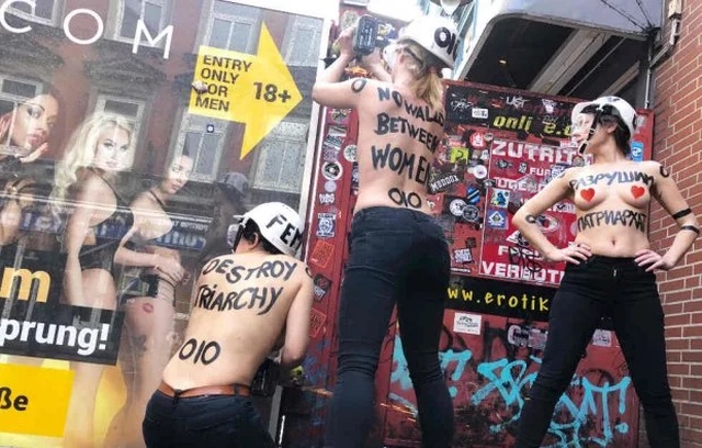Активистки Femen провели акцию протеста на улице красных фонарей в Гамбурге