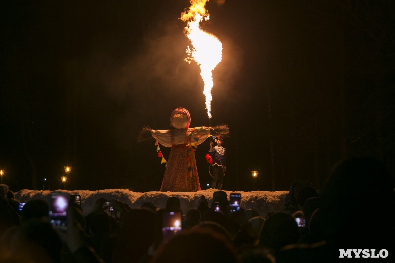 В Туле подожгли чучело из огнемета, провожая зиму
