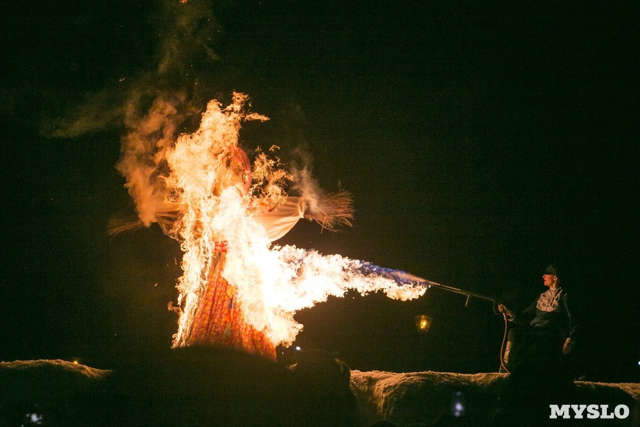 В Туле подожгли чучело из огнемета, провожая зиму