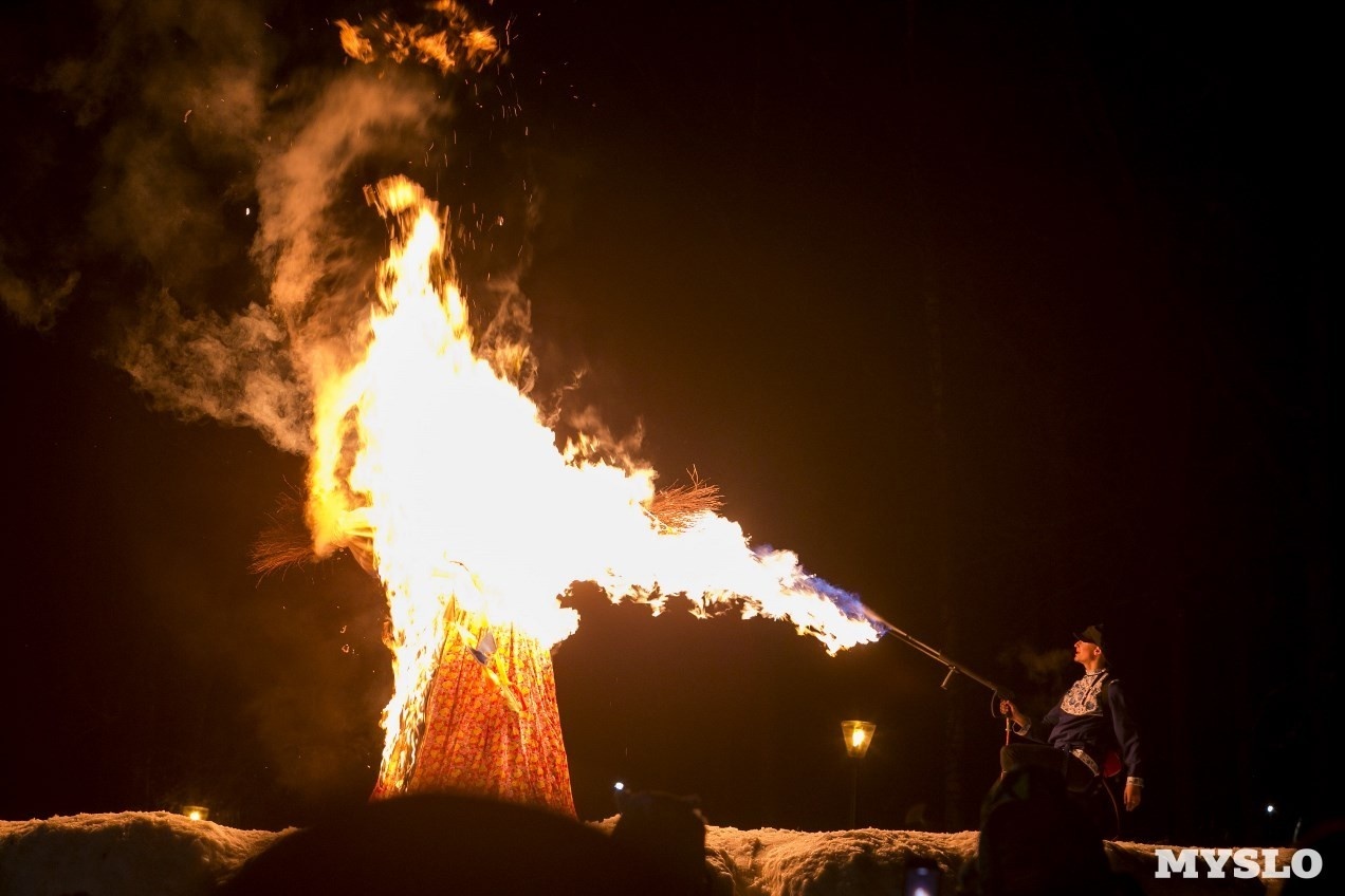 В Туле подожгли чучело из огнемета, провожая зиму
