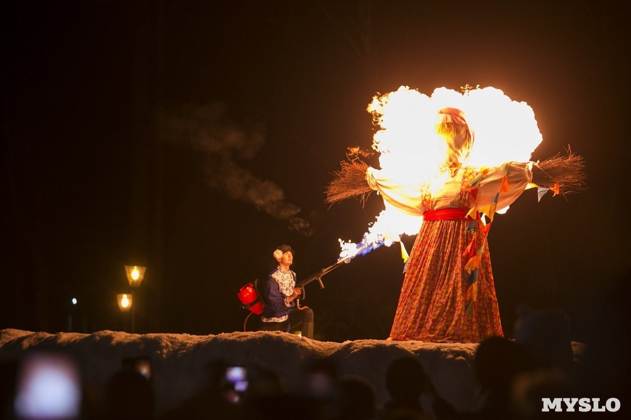 В Туле подожгли чучело из огнемета, провожая зиму