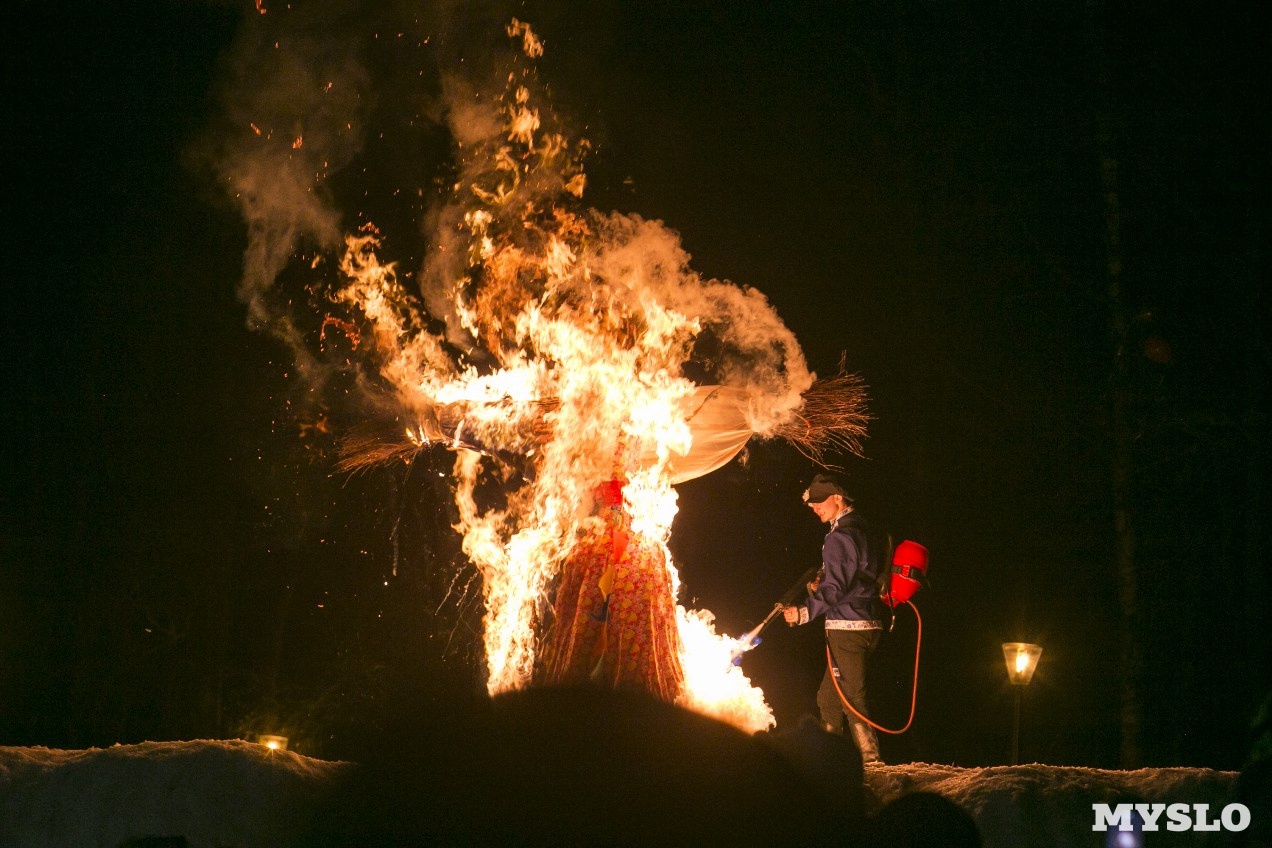 В Туле подожгли чучело из огнемета, провожая зиму