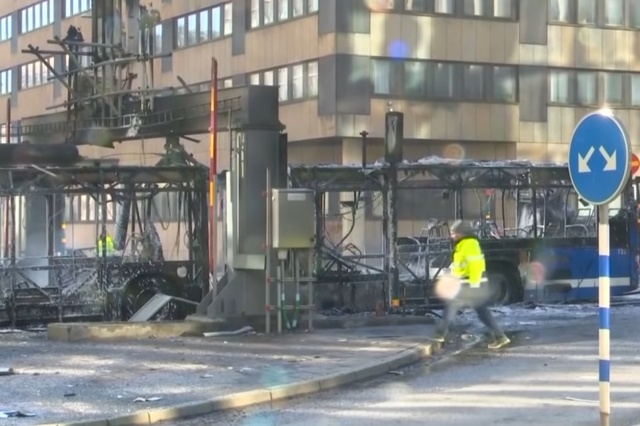 В центре Стокгольма взорвался автобус