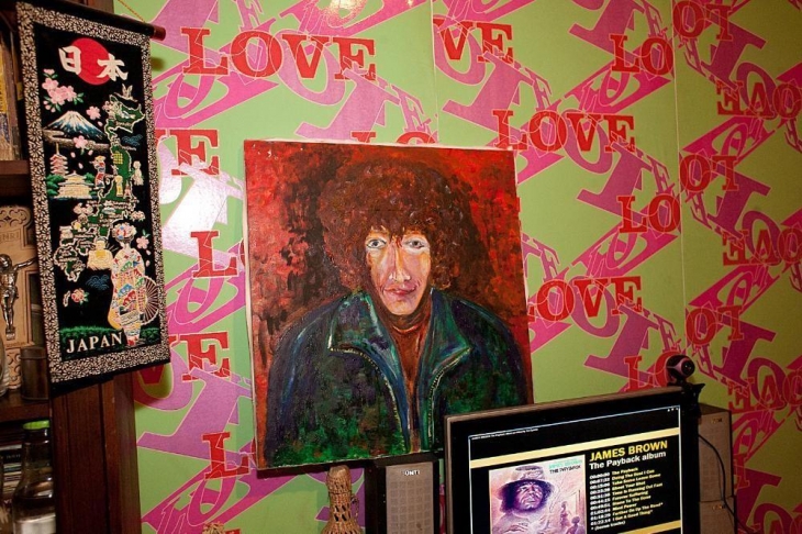 Как живут холостяки в разных странах мира