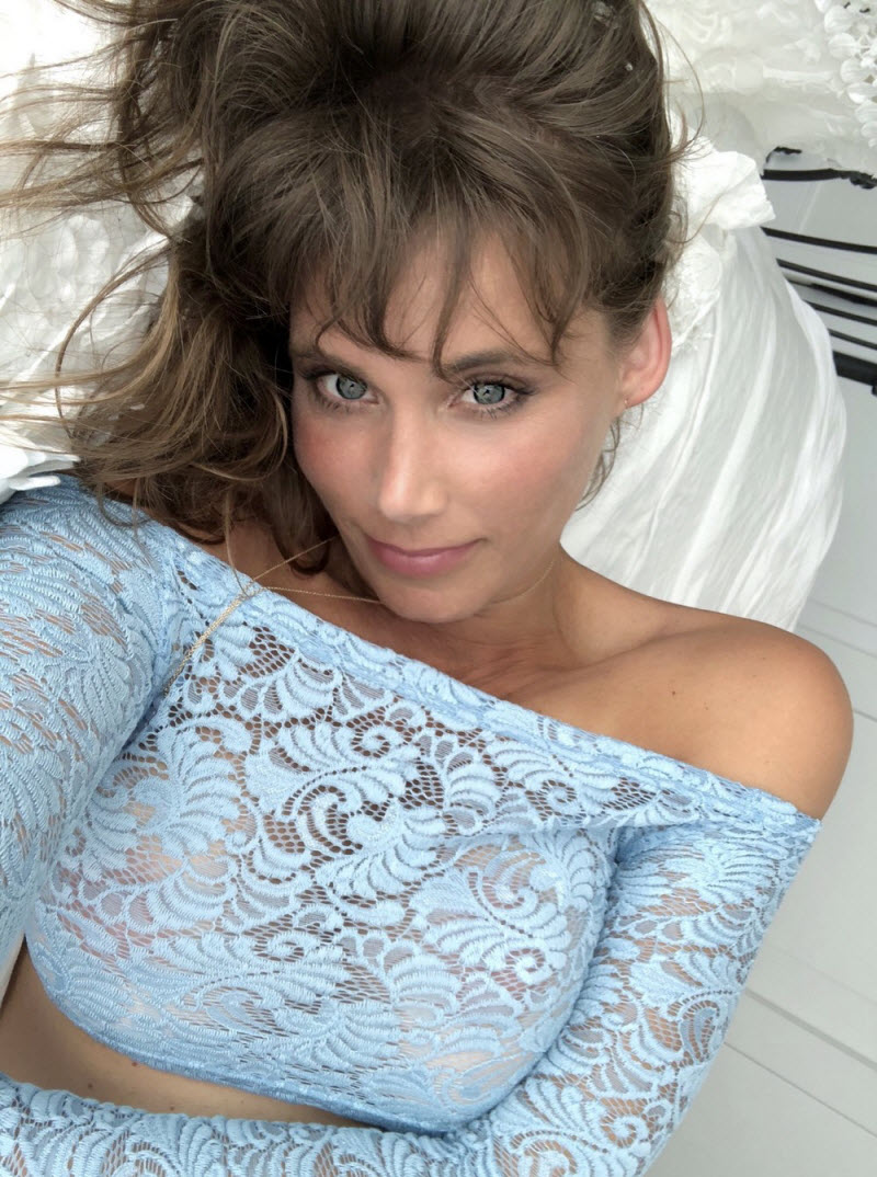 Девушки без бюстгальтеров