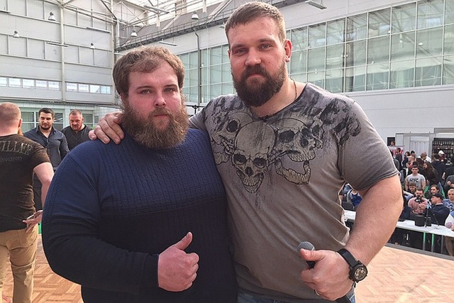 В Красноярске прошел первый чемпионат по мужским пощечинам