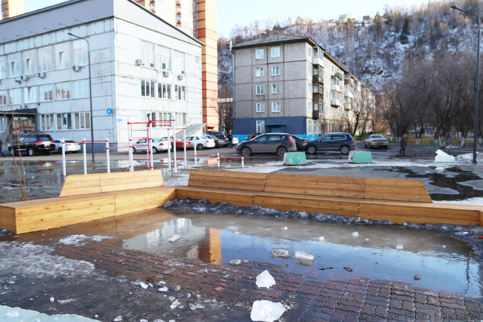 Новый сквер в Красноярске пришел в негодность