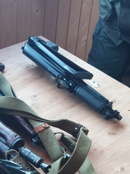 В Подмосковье был обнаружен тайник киллеров с большим количеством оружия